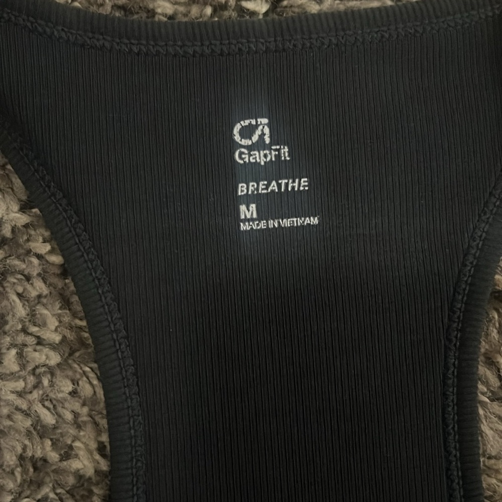GapFit breathe workout tank - Picture 3 of 4